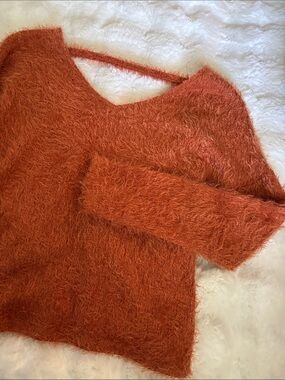 Women's Cozy V-Neck Fuzzy Sweater in Rust